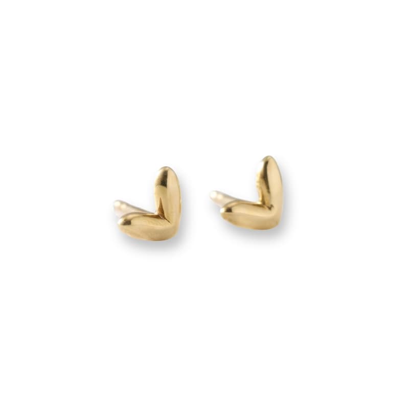 گوشواره طلا 18 عیار میخی قلب مینیمال پفکی